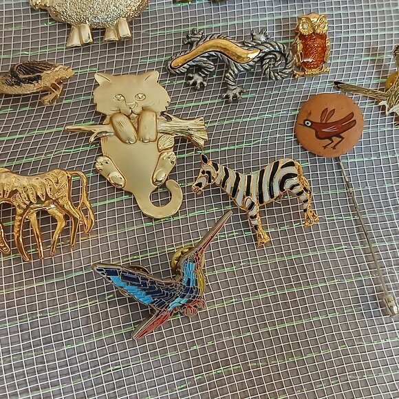 Collection of Vintage Animal Brooches/Pins-Zebras, Pelican, Leopard, Turtle, Cat - Picture 3 of 9